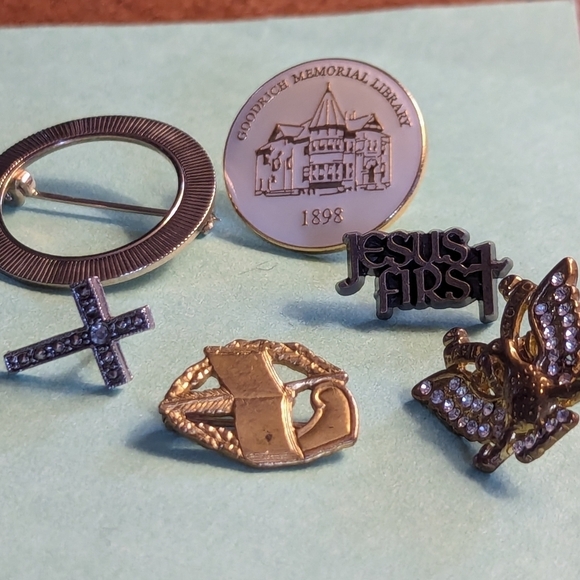 Harris Wool, Jesus First, Elgin Pin, Goodrich library Gold tone pins - Picture 1 of 3